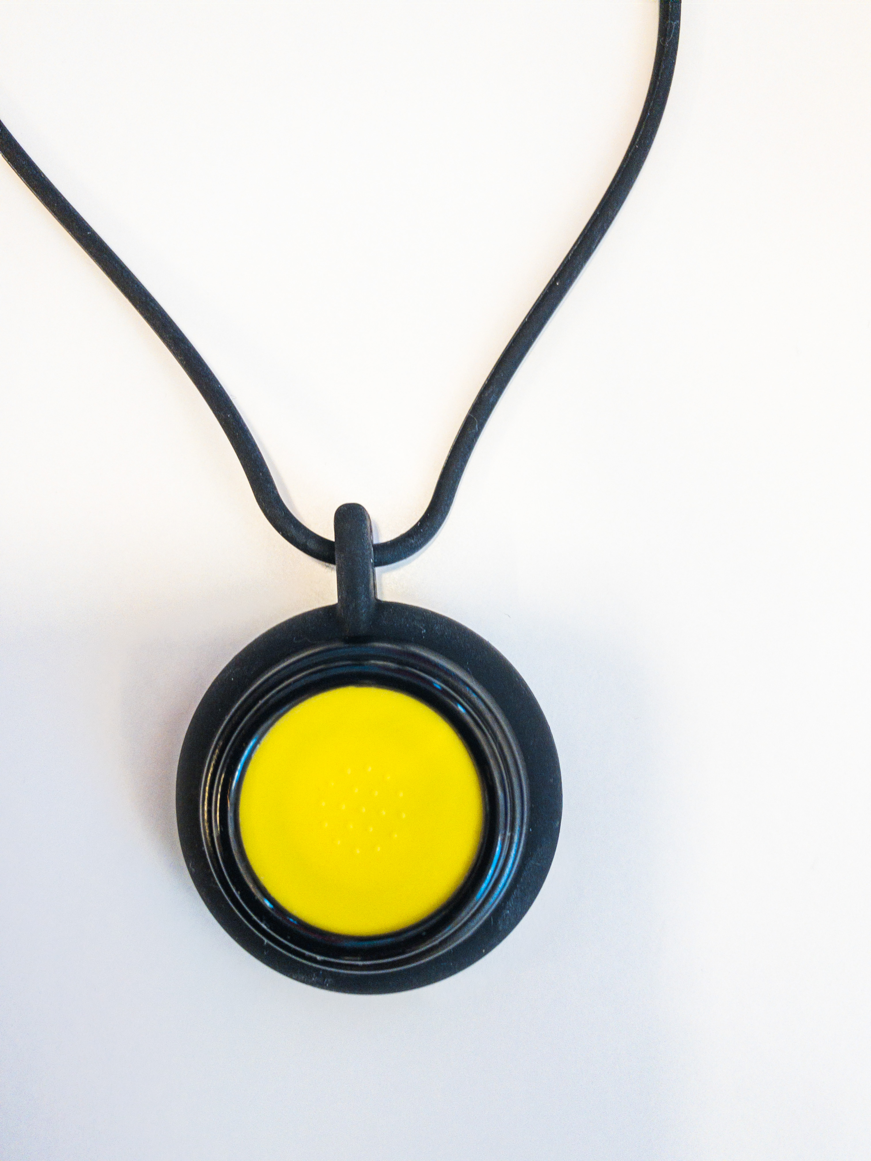 Halssmykke for Care Two